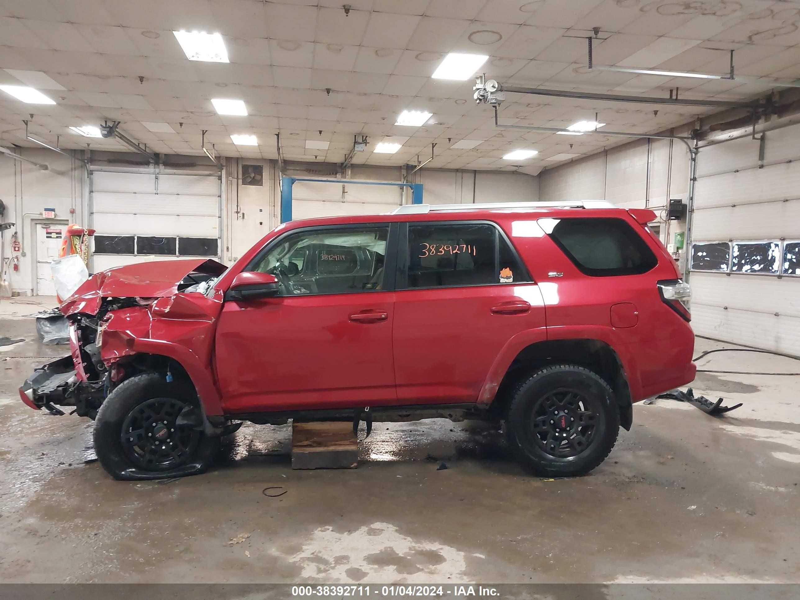 Photo 13 VIN: JTEBU5JR4G5327064 - TOYOTA 4RUNNER 