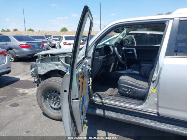 Photo 4 VIN: JTEBU5JR4J5517180 - TOYOTA 4RUNNER 