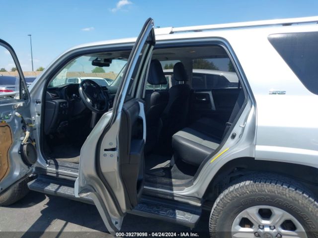 Photo 7 VIN: JTEBU5JR4J5517180 - TOYOTA 4RUNNER 