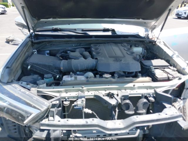 Photo 9 VIN: JTEBU5JR4J5517180 - TOYOTA 4RUNNER 