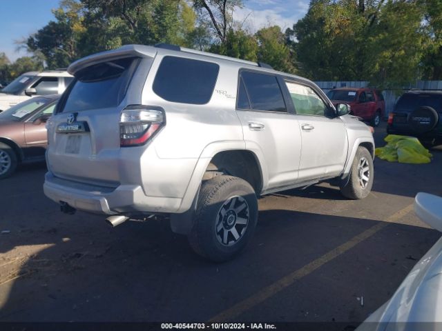 Photo 3 VIN: JTEBU5JR4J5564967 - TOYOTA 4RUNNER 