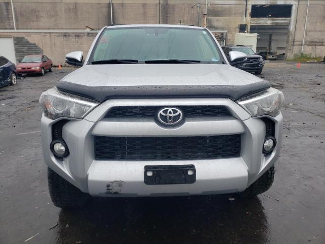 Photo 4 VIN: JTEBU5JR4K5728610 - TOYOTA 4RUNNER 