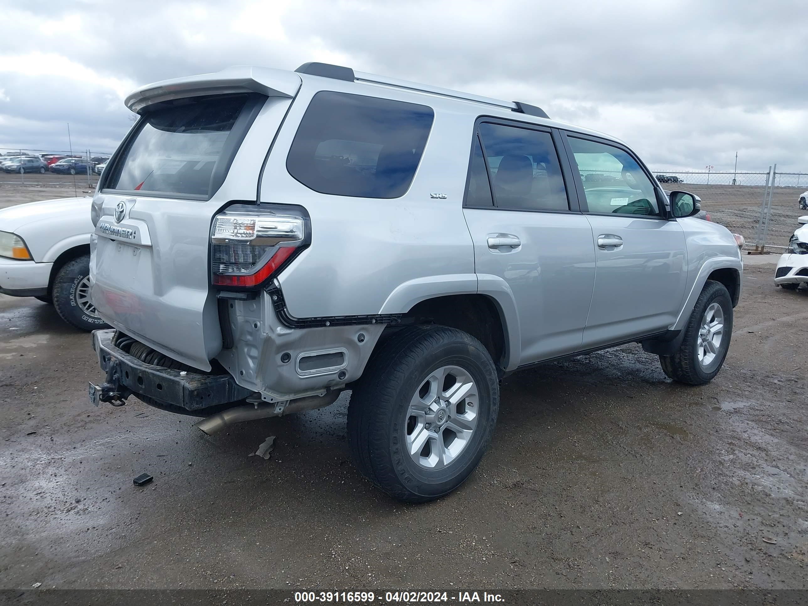 Photo 3 VIN: JTEBU5JR4L5784368 - TOYOTA 4RUNNER 