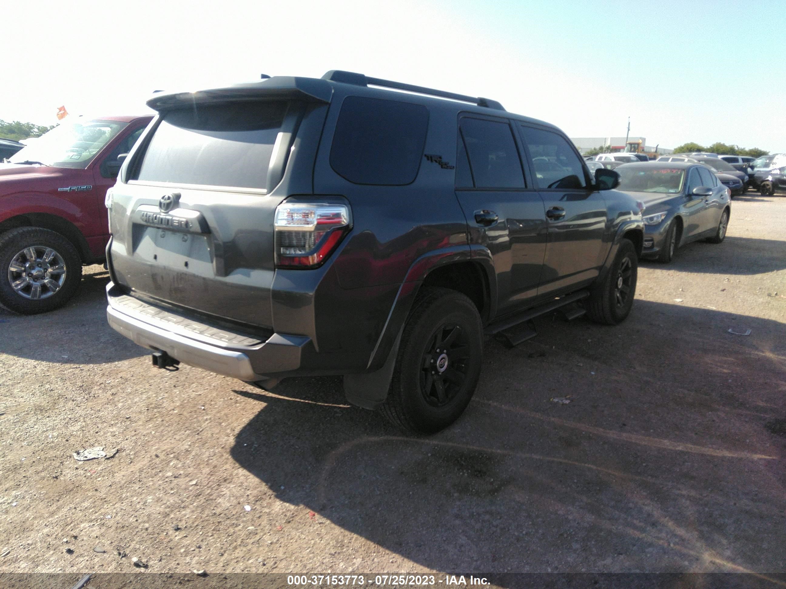 Photo 3 VIN: JTEBU5JR4L5813206 - TOYOTA 4RUNNER 