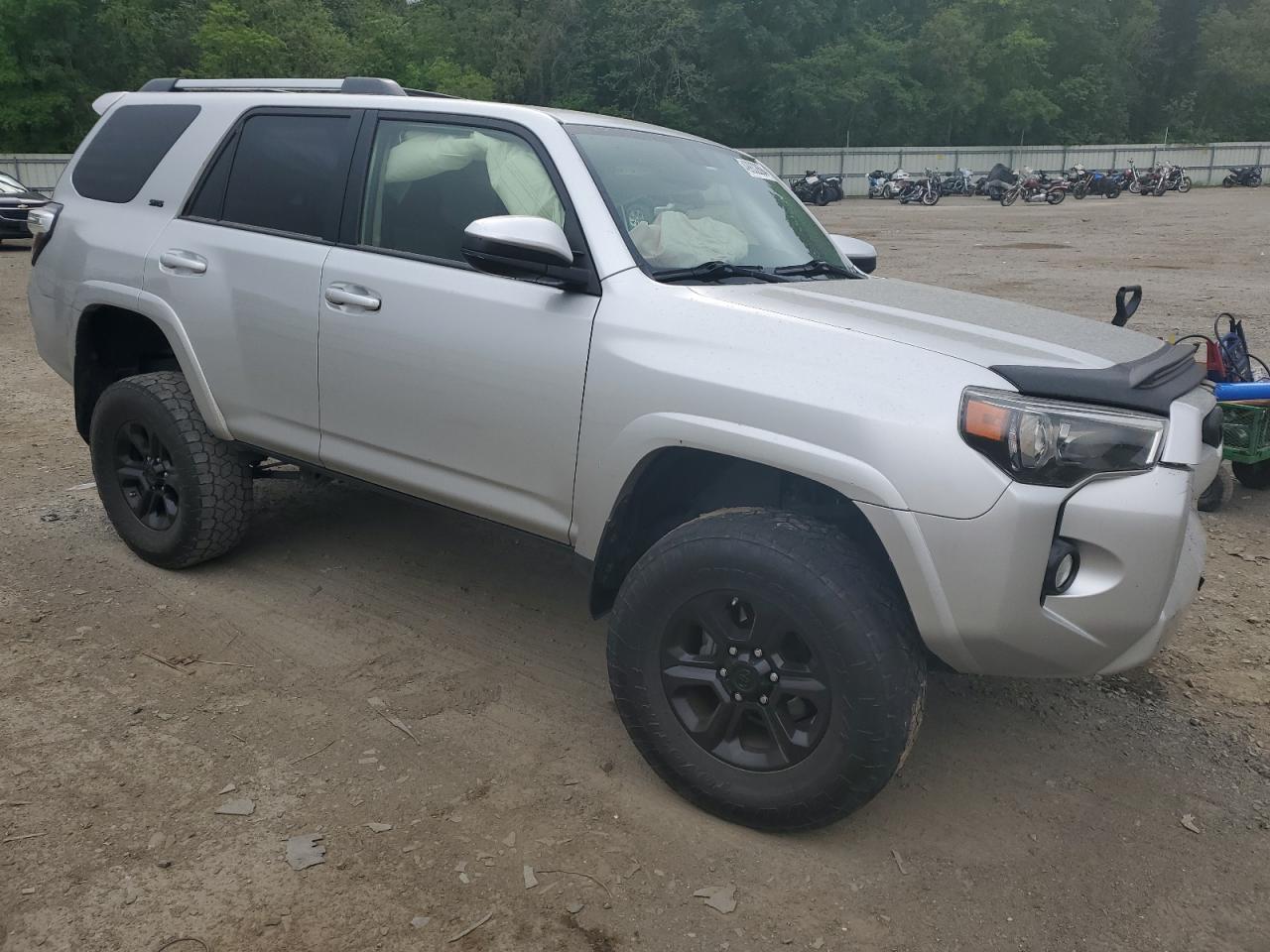 Photo 3 VIN: JTEBU5JR5H5439048 - TOYOTA 4RUNNER 