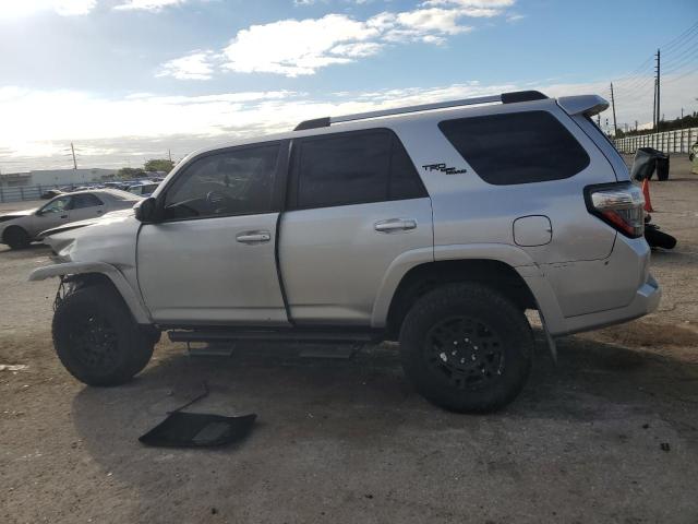 Photo 1 VIN: JTEBU5JR5J5571099 - TOYOTA 4RUNNER SR 