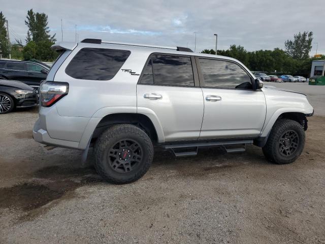 Photo 2 VIN: JTEBU5JR5J5571099 - TOYOTA 4RUNNER SR 