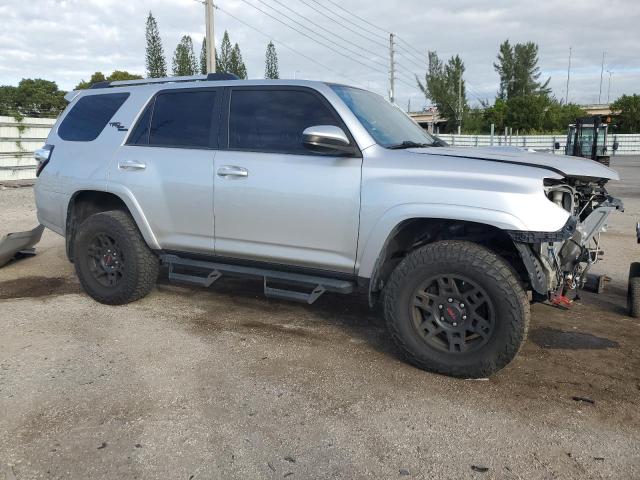 Photo 3 VIN: JTEBU5JR5J5571099 - TOYOTA 4RUNNER SR 