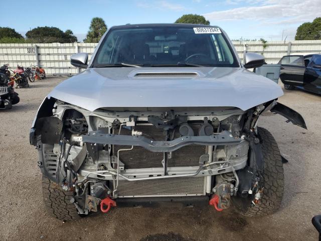 Photo 4 VIN: JTEBU5JR5J5571099 - TOYOTA 4RUNNER SR 