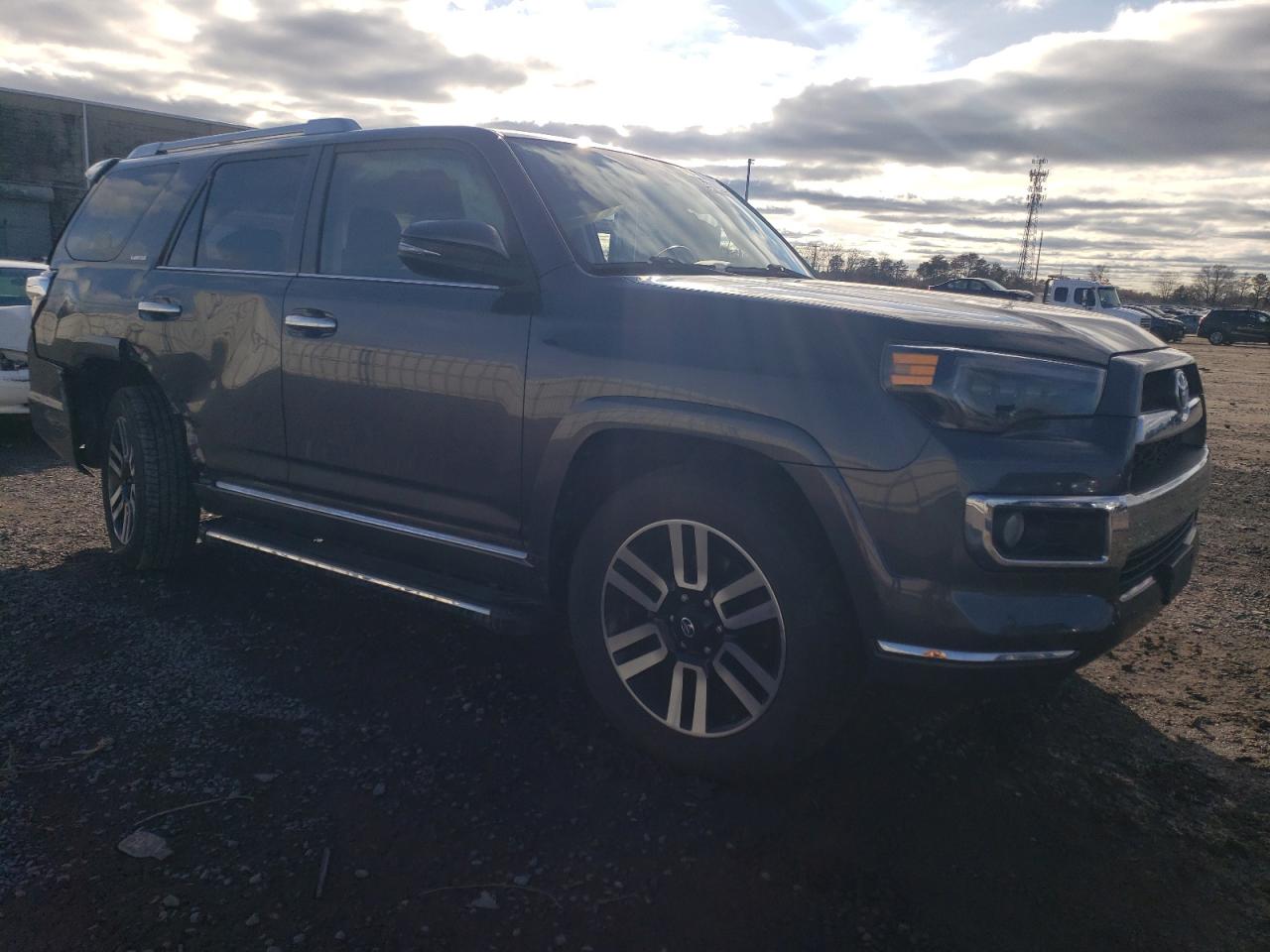 Photo 3 VIN: JTEBU5JR5J5606563 - TOYOTA 4RUNNER 