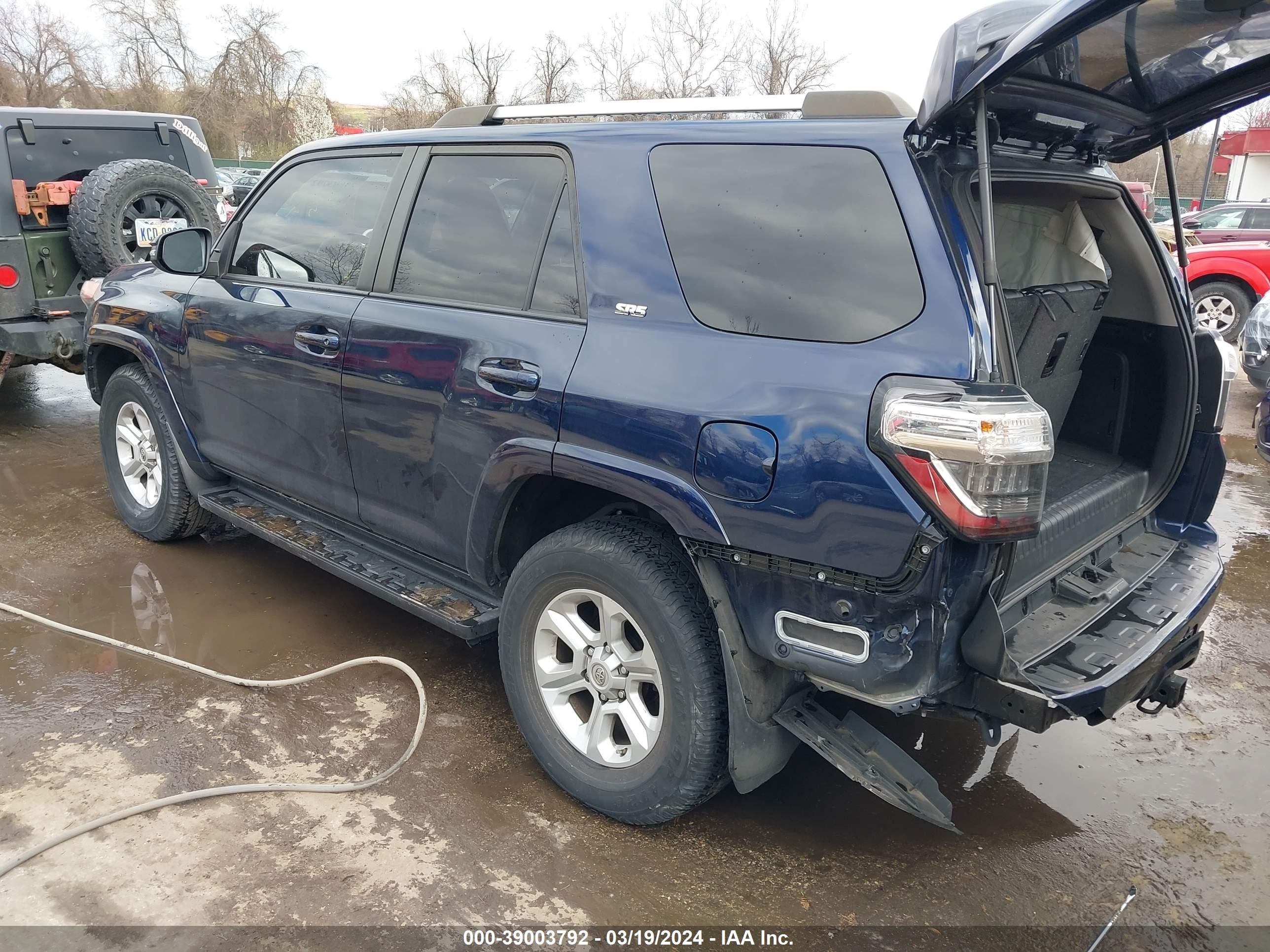 Photo 2 VIN: JTEBU5JR5K5695701 - TOYOTA 4RUNNER 