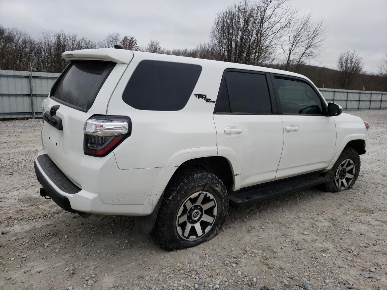 Photo 2 VIN: JTEBU5JR5L5798473 - TOYOTA 4RUNNER 