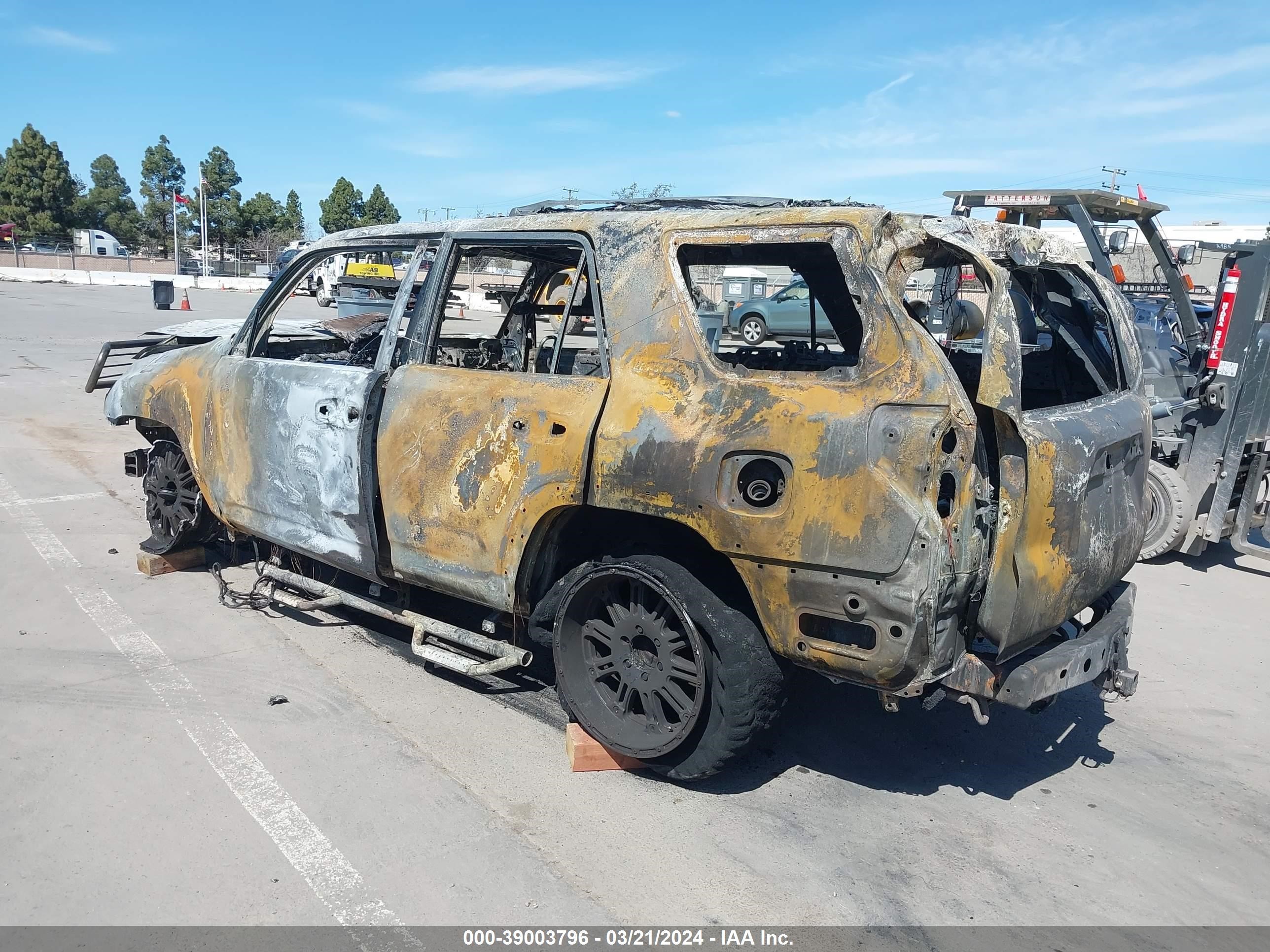 Photo 2 VIN: JTEBU5JR6A5016310 - TOYOTA 4RUNNER 