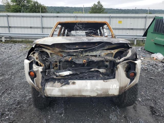 Photo 4 VIN: JTEBU5JR6G5333190 - TOYOTA 4RUNNER SR 