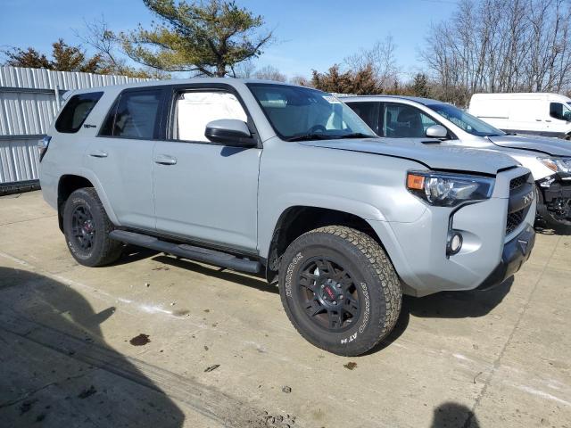 Photo 3 VIN: JTEBU5JR6H5407578 - TOYOTA 4RUNNER SR 