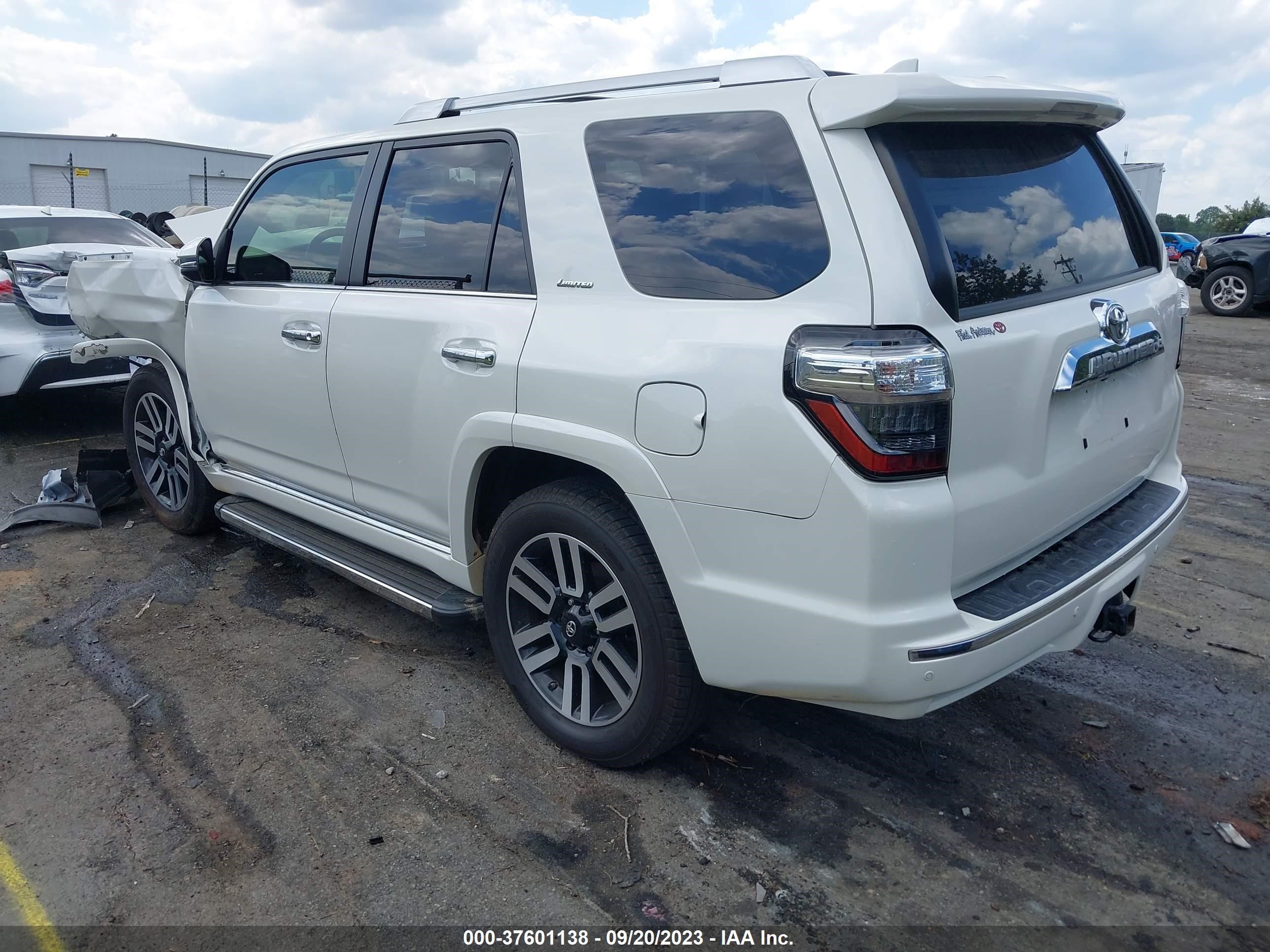 Photo 2 VIN: JTEBU5JR6H5438457 - TOYOTA 4RUNNER 