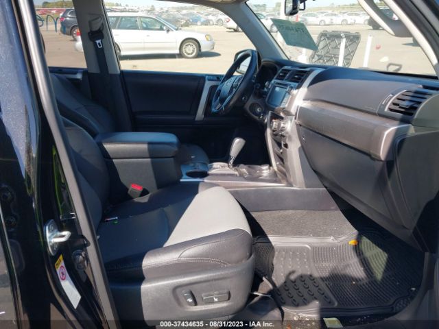 Photo 4 VIN: JTEBU5JR6J5515432 - TOYOTA 4RUNNER 