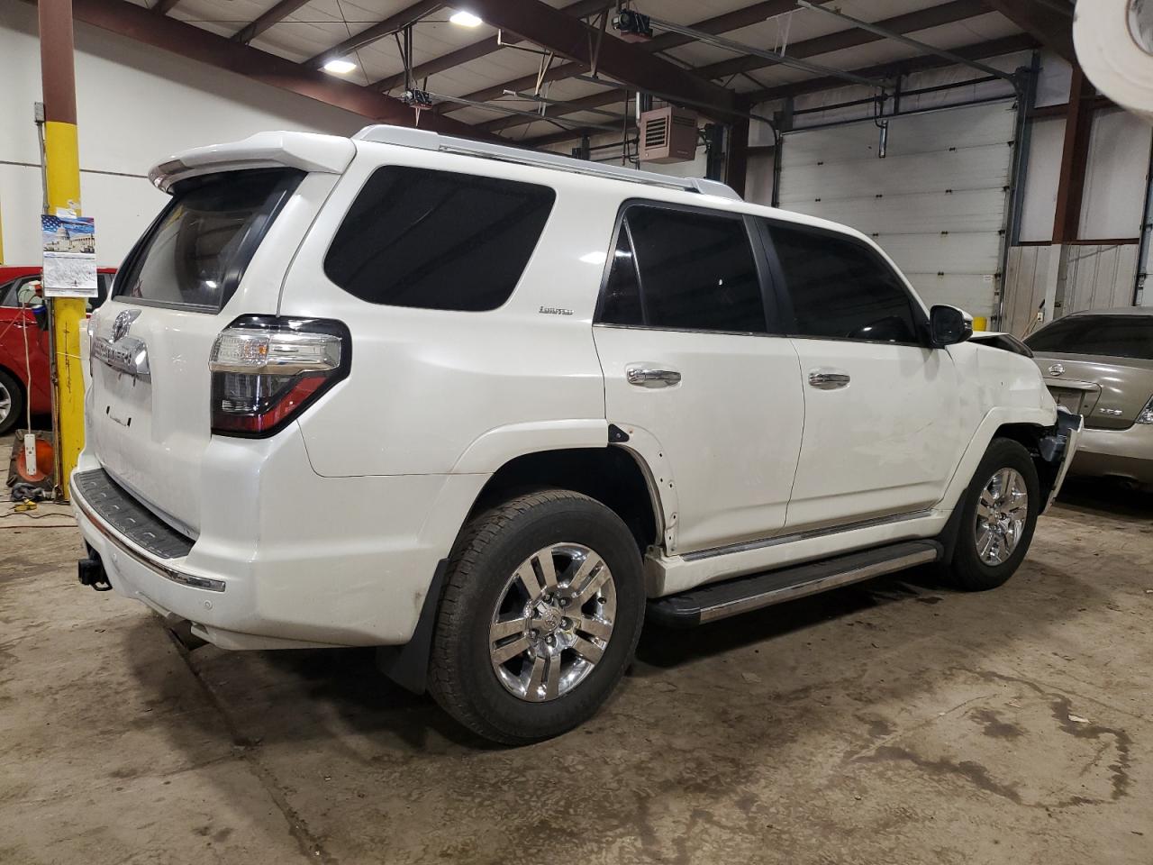 Photo 2 VIN: JTEBU5JR6J5550827 - TOYOTA 4RUNNER 