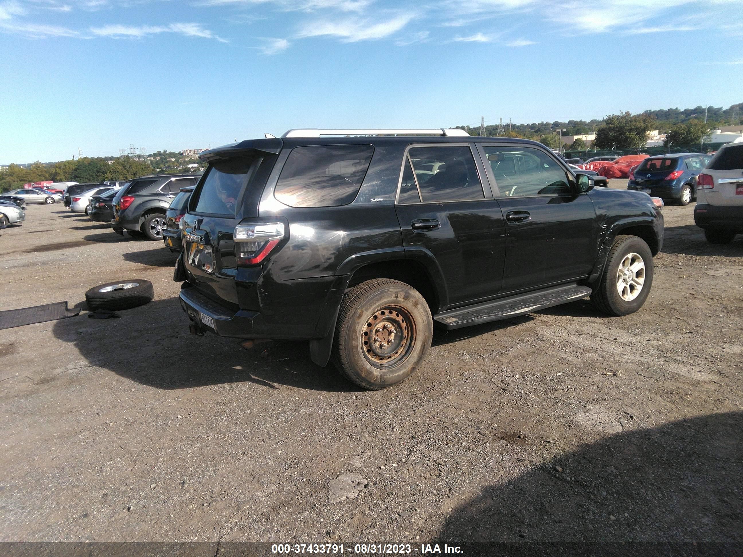 Photo 3 VIN: JTEBU5JR7F5219388 - TOYOTA 4RUNNER 