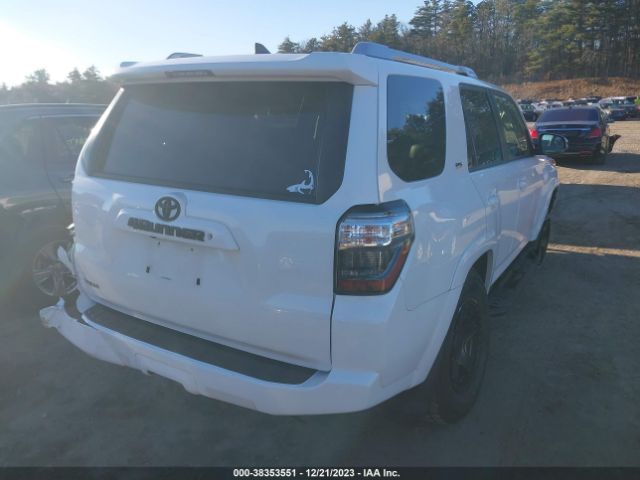 Photo 3 VIN: JTEBU5JR7J5517559 - TOYOTA 4RUNNER 