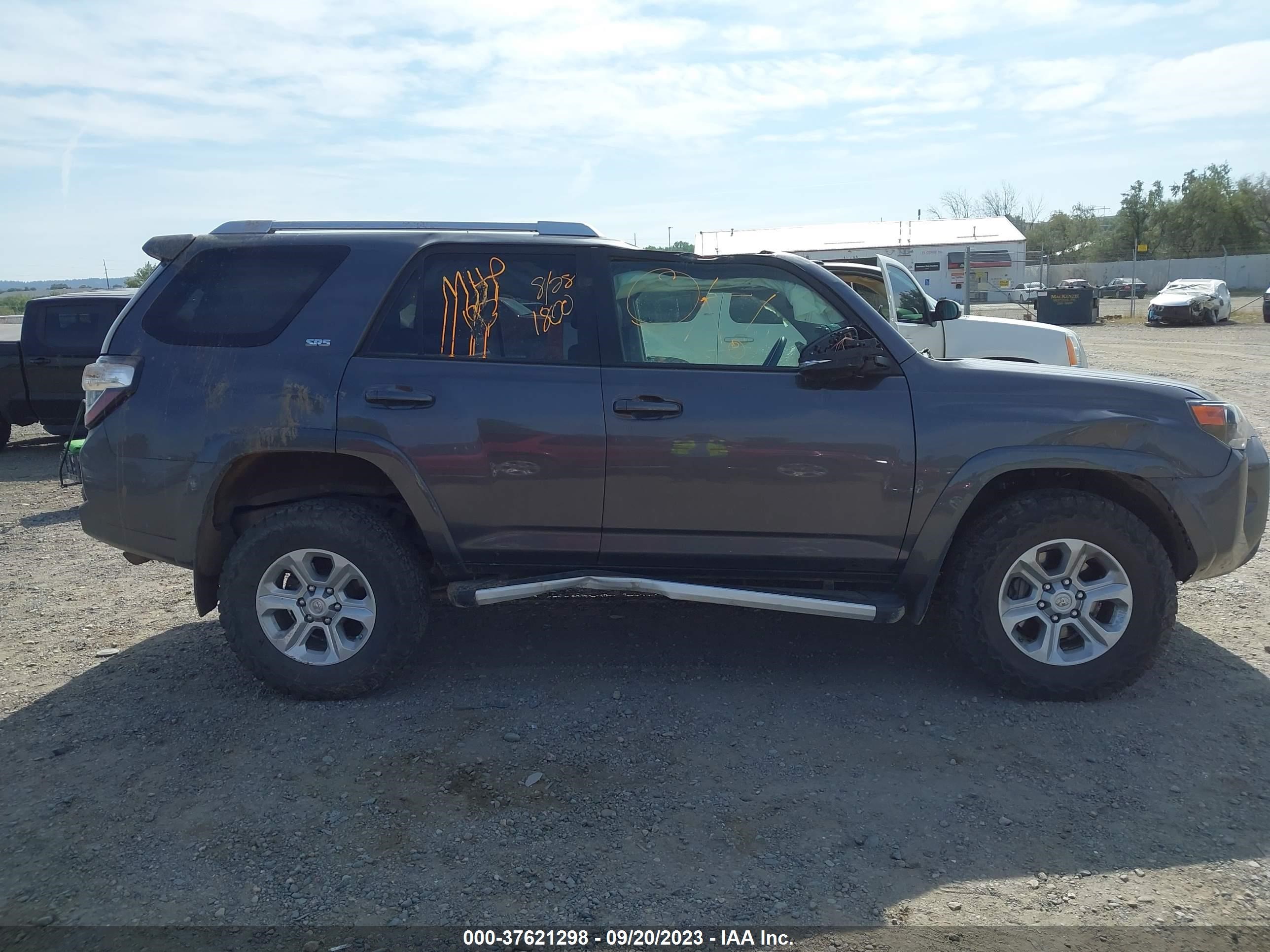 Photo 12 VIN: JTEBU5JR7J5519375 - TOYOTA 4RUNNER 