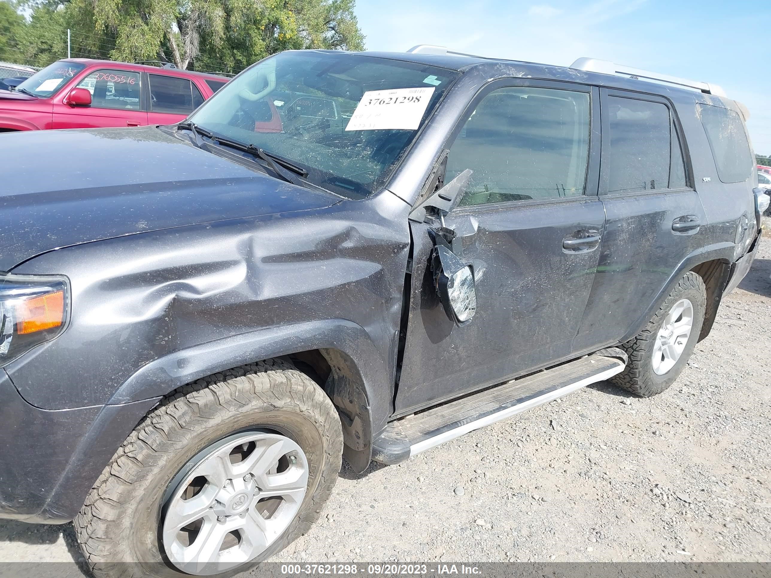 Photo 5 VIN: JTEBU5JR7J5519375 - TOYOTA 4RUNNER 