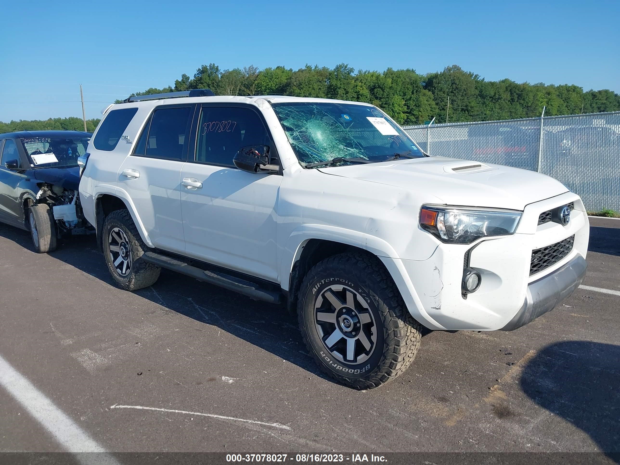 Photo 0 VIN: JTEBU5JR7J5576675 - TOYOTA 4RUNNER 