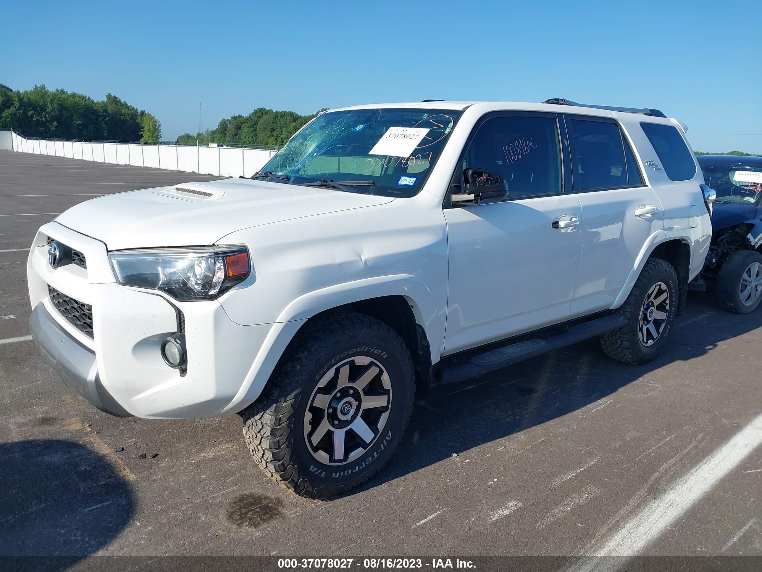 Photo 1 VIN: JTEBU5JR7J5576675 - TOYOTA 4RUNNER 