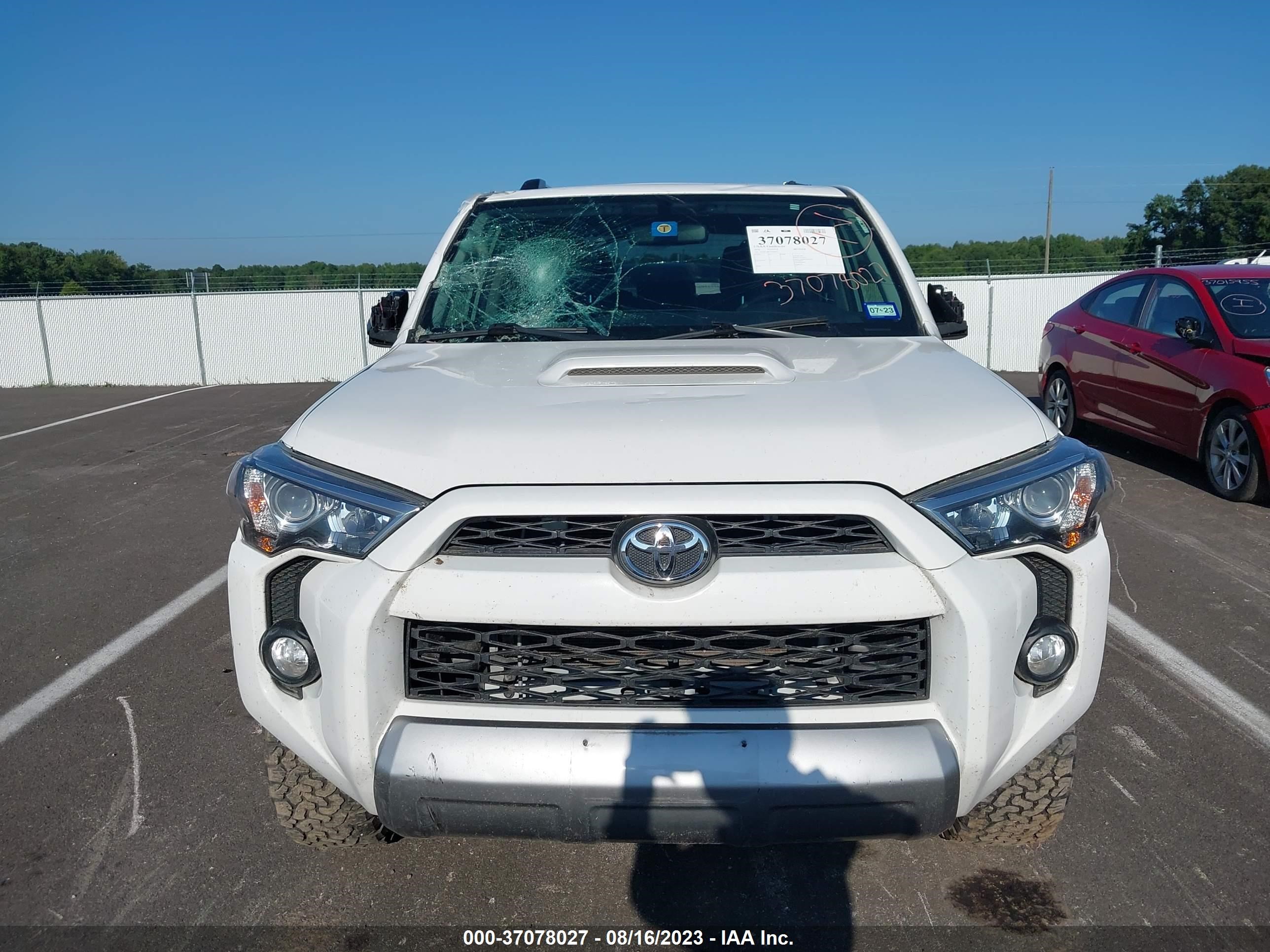 Photo 10 VIN: JTEBU5JR7J5576675 - TOYOTA 4RUNNER 