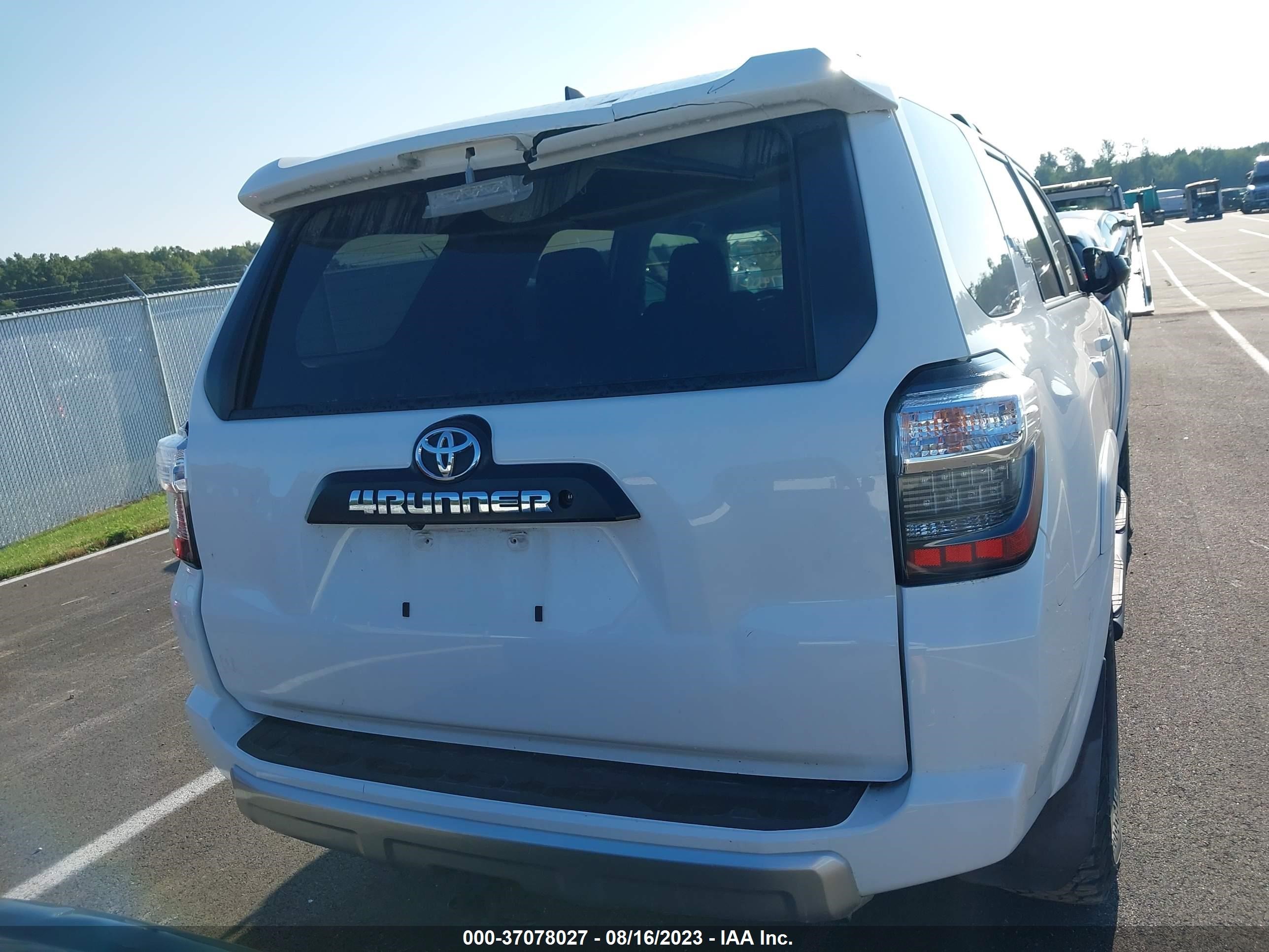 Photo 14 VIN: JTEBU5JR7J5576675 - TOYOTA 4RUNNER 