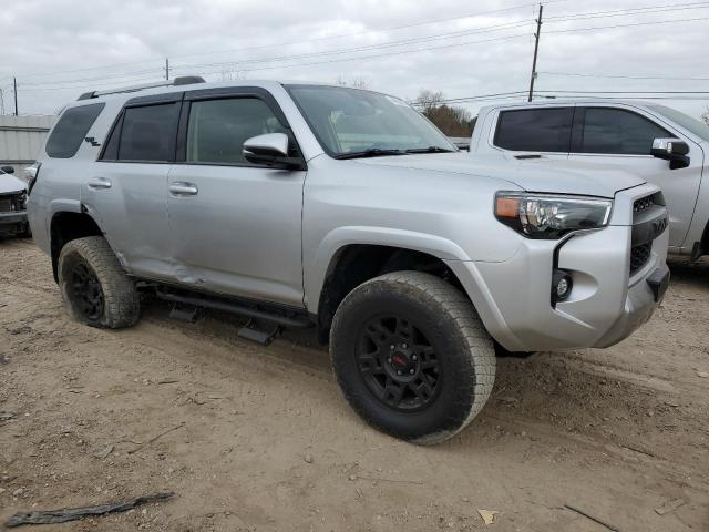 Photo 3 VIN: JTEBU5JR7J5586350 - TOYOTA 4RUNNER 