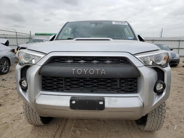 Photo 4 VIN: JTEBU5JR7J5586350 - TOYOTA 4RUNNER 