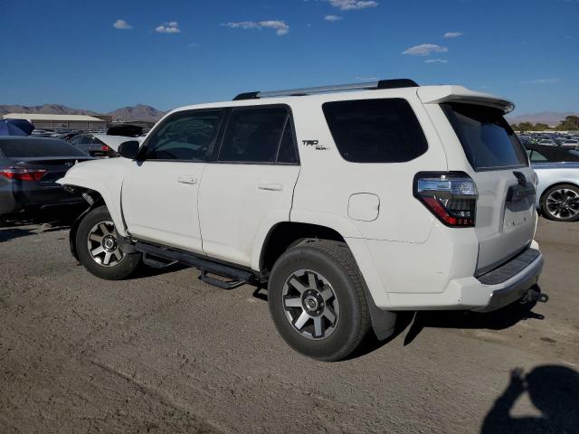 Photo 1 VIN: JTEBU5JR7J5586560 - TOYOTA 4RUNNER SR 