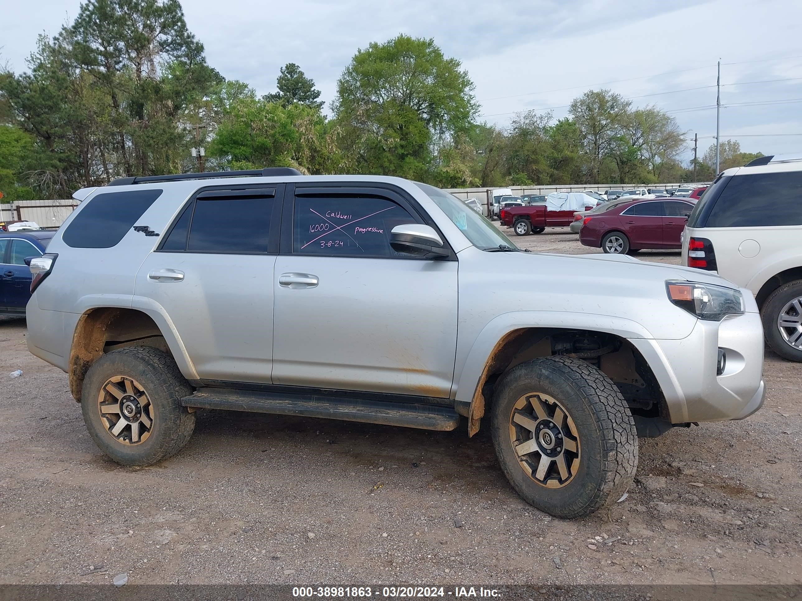 Photo 13 VIN: JTEBU5JR7L5820103 - TOYOTA 4RUNNER 