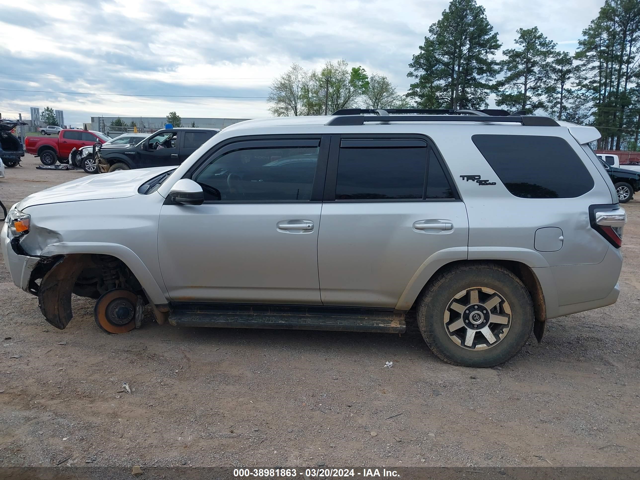 Photo 14 VIN: JTEBU5JR7L5820103 - TOYOTA 4RUNNER 