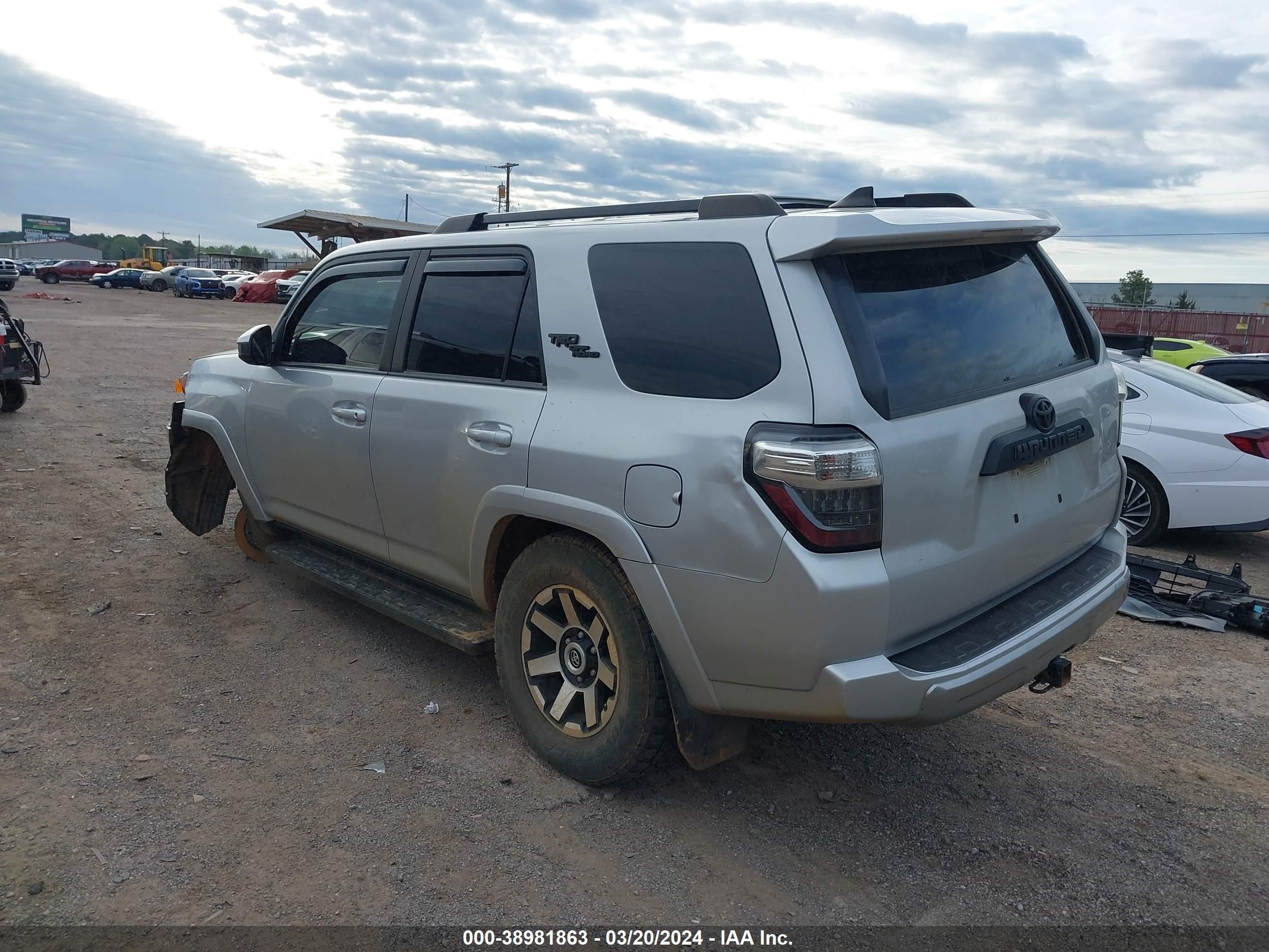 Photo 2 VIN: JTEBU5JR7L5820103 - TOYOTA 4RUNNER 