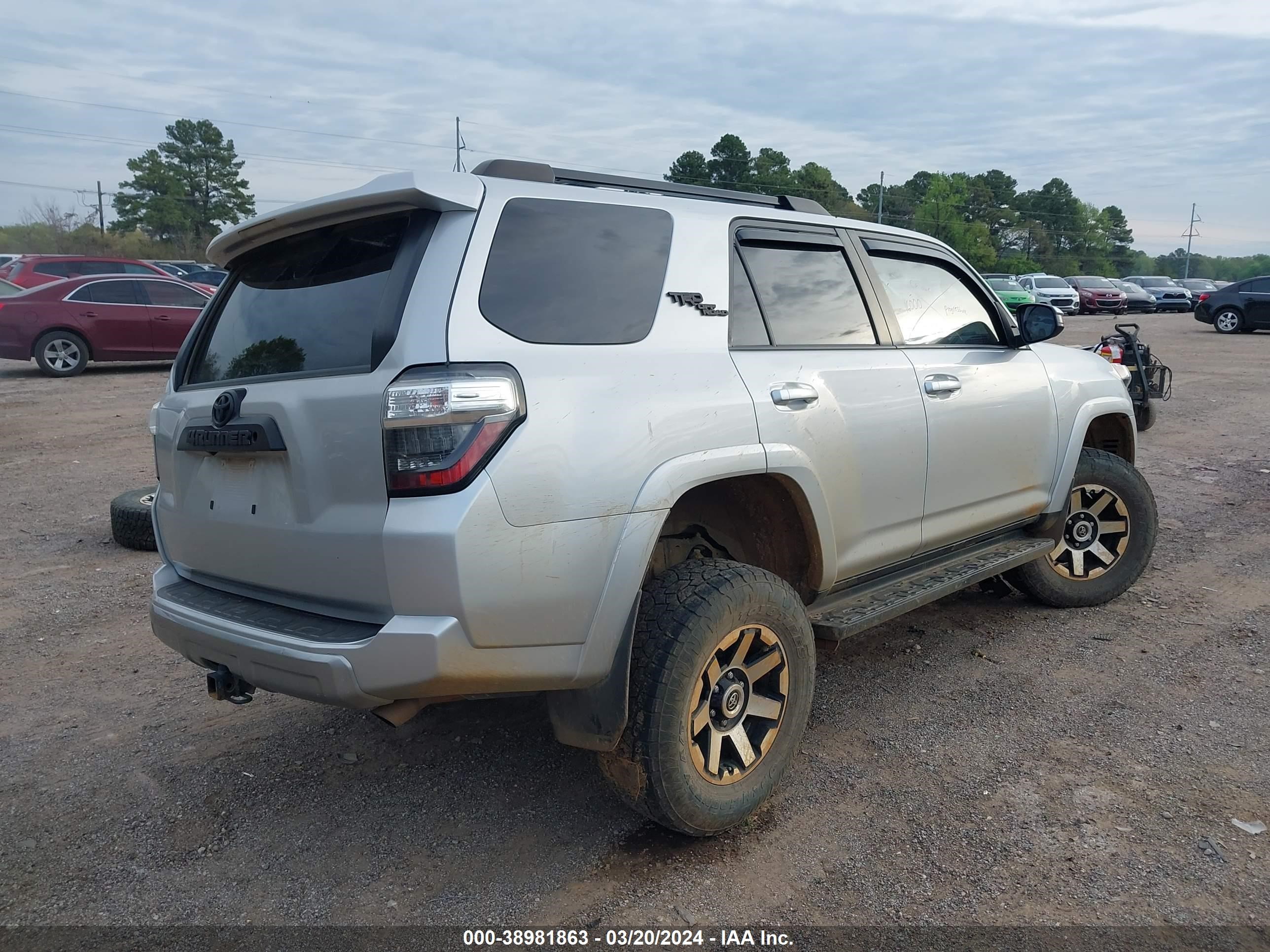 Photo 3 VIN: JTEBU5JR7L5820103 - TOYOTA 4RUNNER 