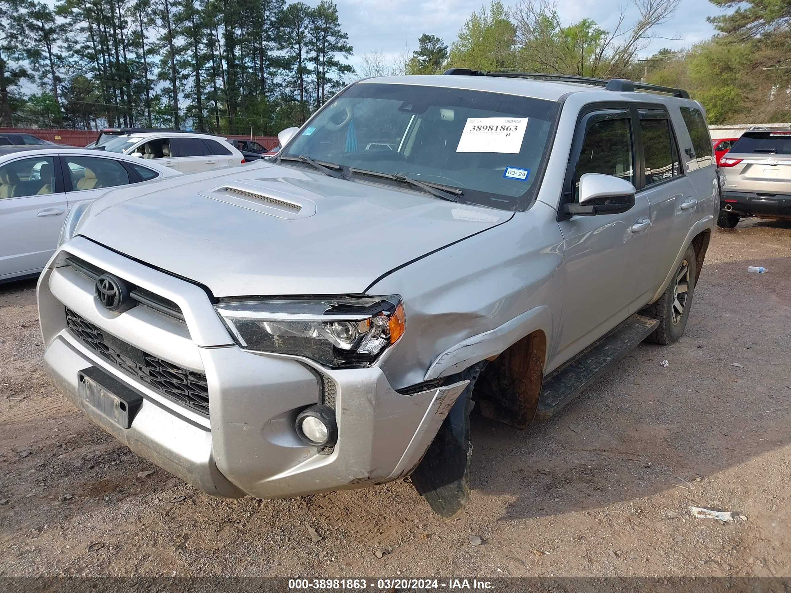 Photo 5 VIN: JTEBU5JR7L5820103 - TOYOTA 4RUNNER 