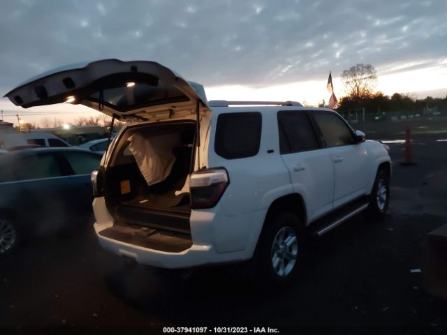 Photo 3 VIN: JTEBU5JR8H5415925 - TOYOTA 4RUNNER 