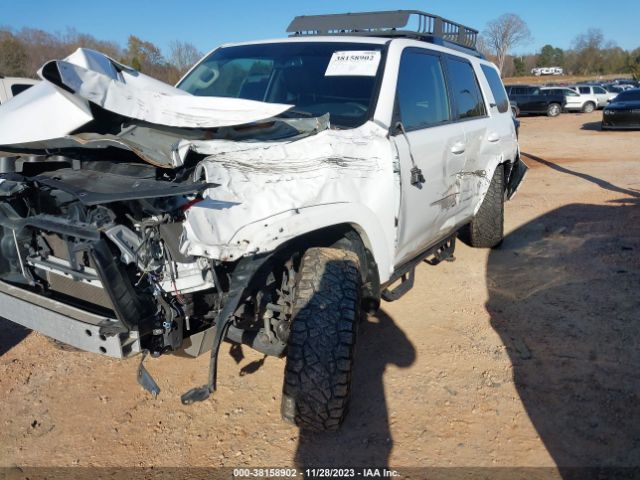 Photo 1 VIN: JTEBU5JR8H5443983 - TOYOTA 4RUNNER 