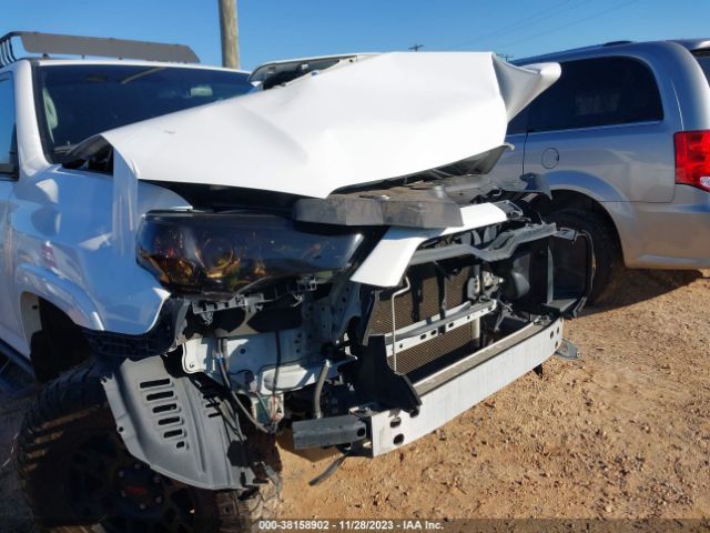 Photo 5 VIN: JTEBU5JR8H5443983 - TOYOTA 4RUNNER 