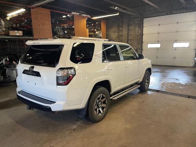 Photo 3 VIN: JTEBU5JR8J5507526 - TOYOTA 4RUNNER SR 