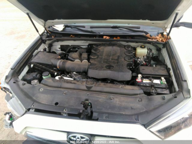 Photo 9 VIN: JTEBU5JR8J5524679 - TOYOTA 4RUNNER 