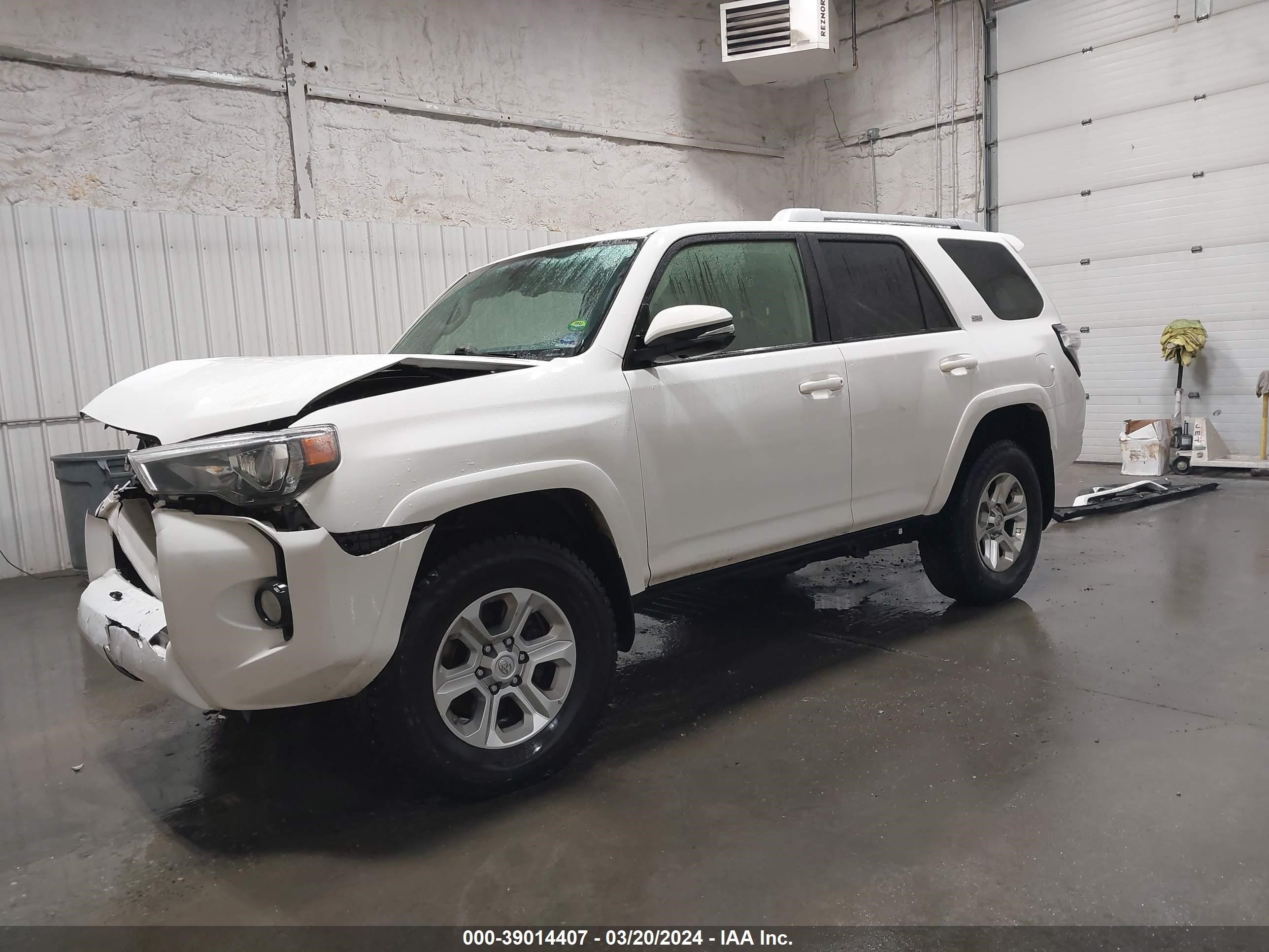 Photo 1 VIN: JTEBU5JR8J5532393 - TOYOTA 4RUNNER 