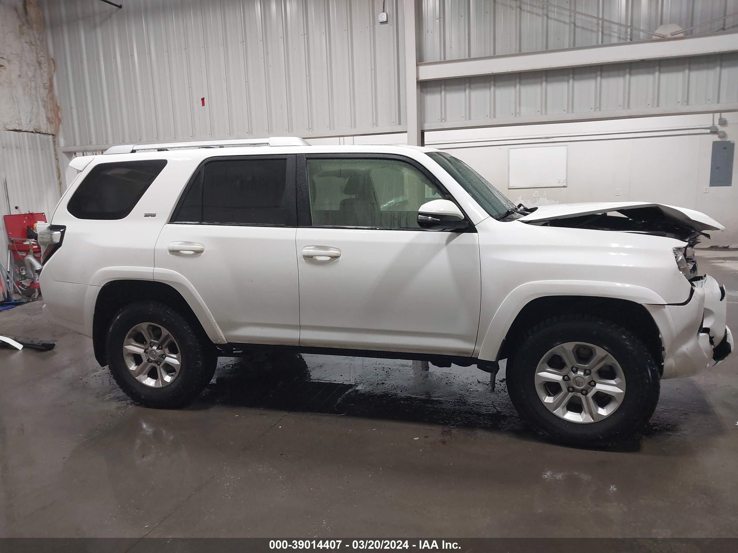 Photo 13 VIN: JTEBU5JR8J5532393 - TOYOTA 4RUNNER 