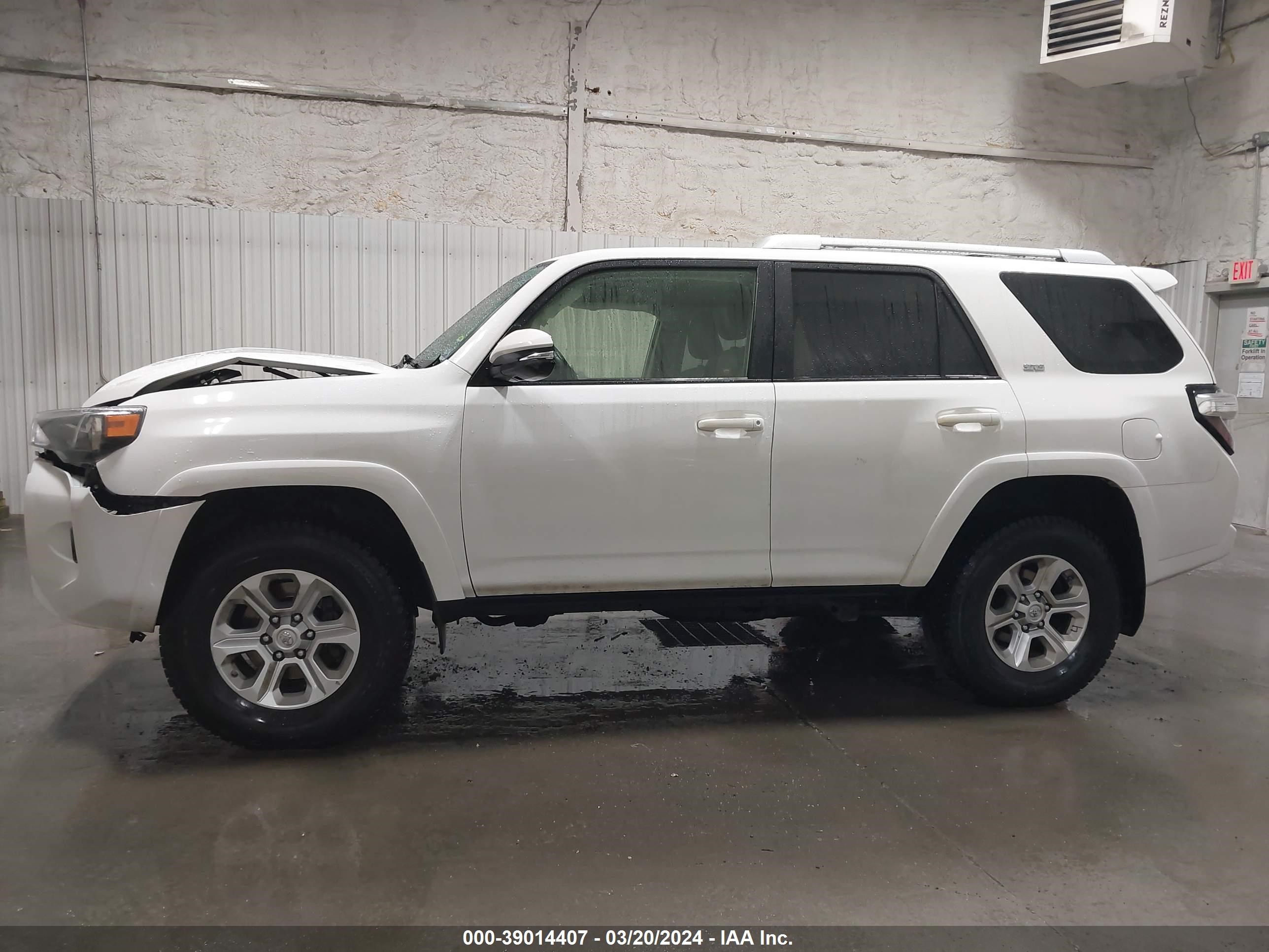 Photo 14 VIN: JTEBU5JR8J5532393 - TOYOTA 4RUNNER 