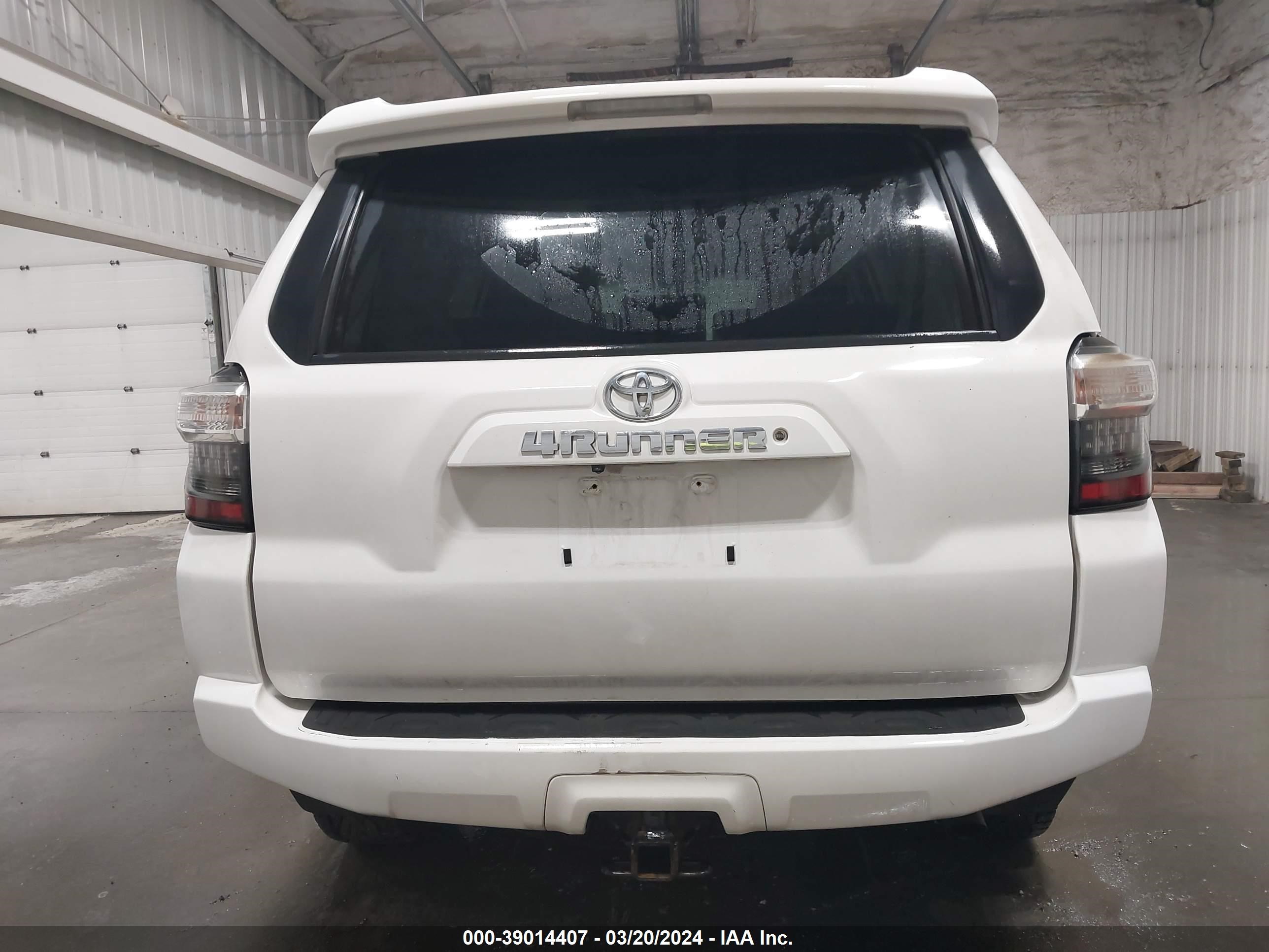 Photo 16 VIN: JTEBU5JR8J5532393 - TOYOTA 4RUNNER 