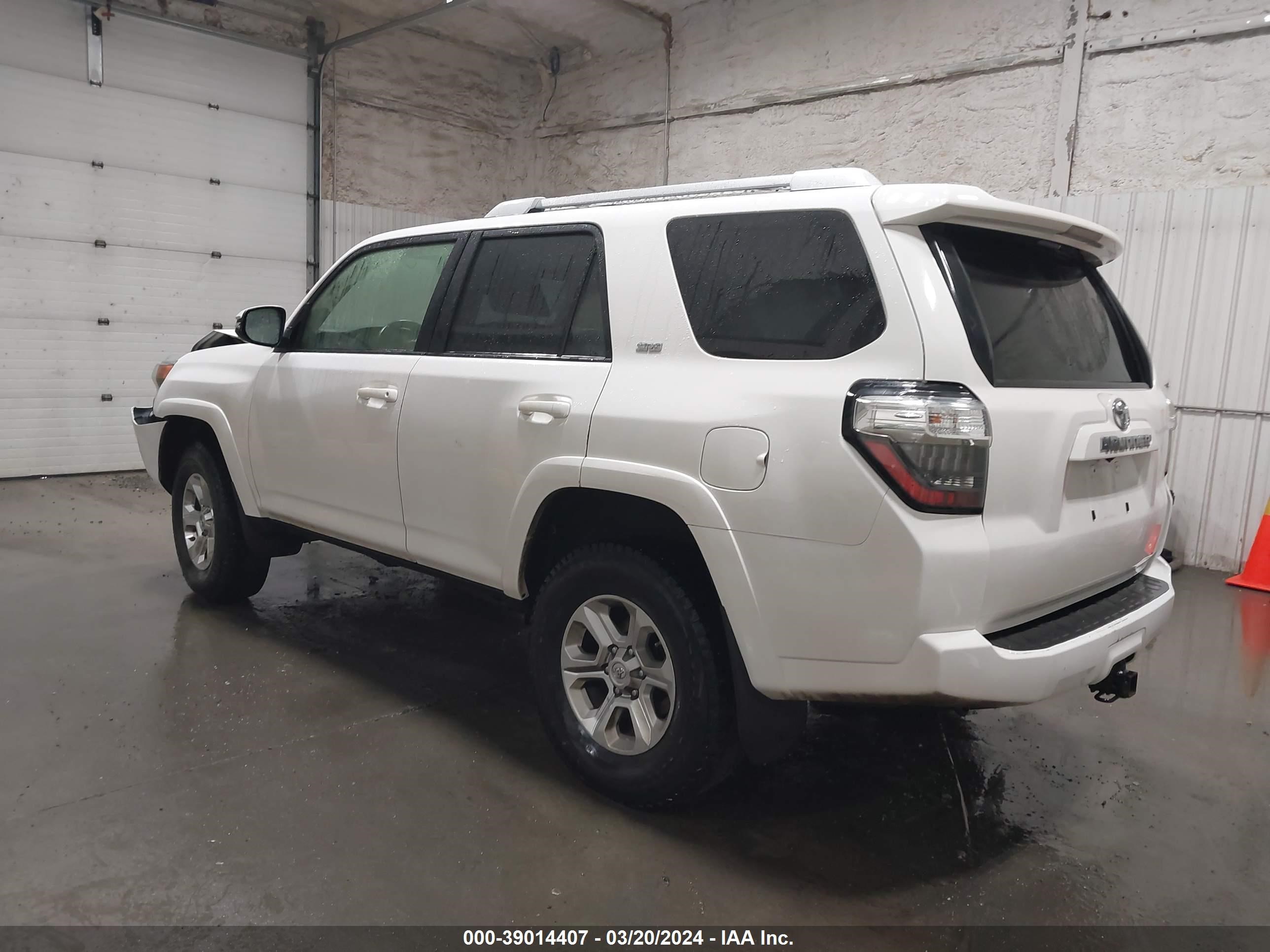 Photo 2 VIN: JTEBU5JR8J5532393 - TOYOTA 4RUNNER 