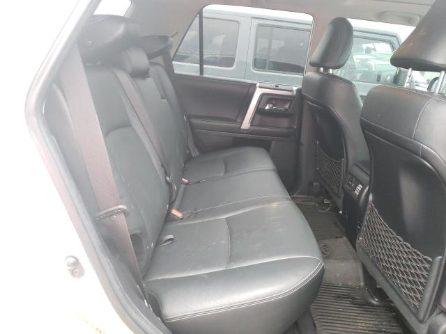 Photo 5 VIN: JTEBU5JR8J5591864 - TOYOTA 4RUNNER SR 