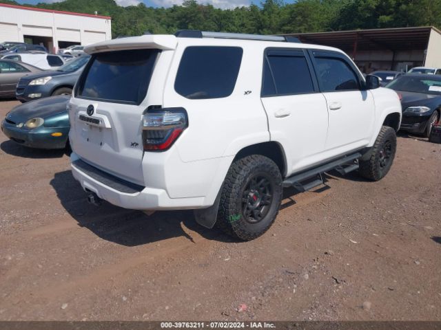 Photo 3 VIN: JTEBU5JR8K5631183 - TOYOTA 4RUNNER 